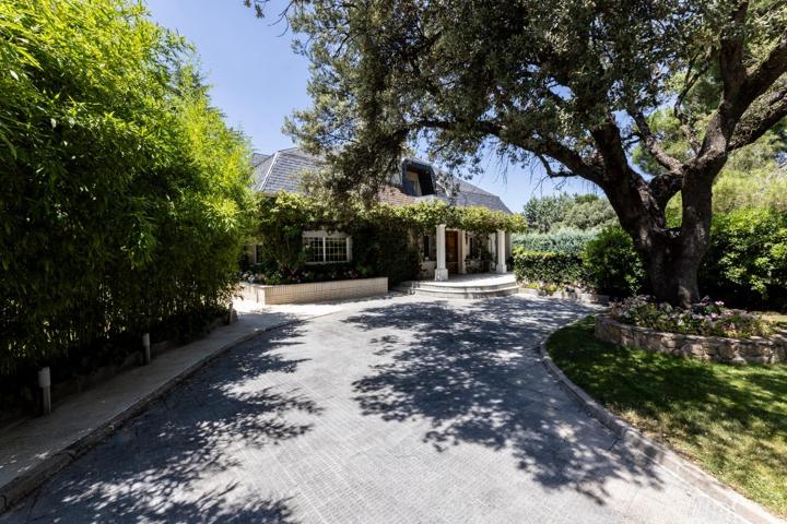 Chalet independiente en venta en La Moraleja photo 0