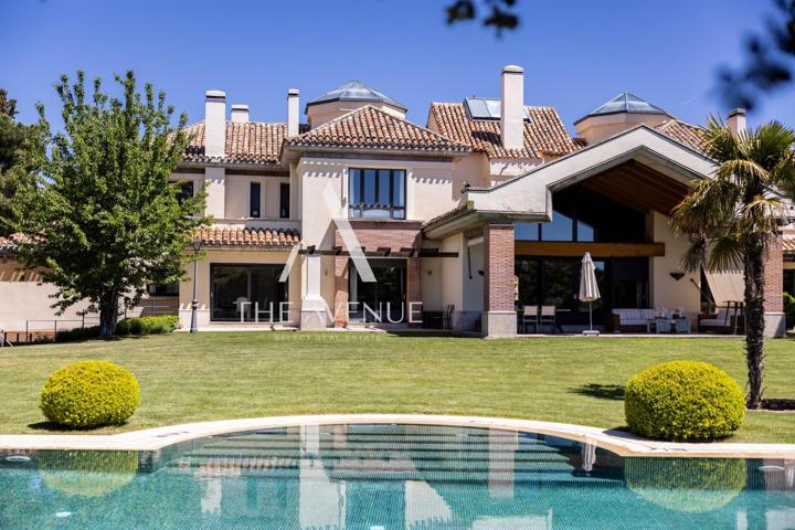 Excepcional Chalet Independiente en la Exclusiva Urbanización de La Moraleja en Madrid photo 0