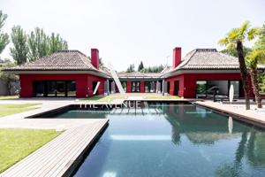 Excepcional chalet independiente en venta en La Moraleja photo 0