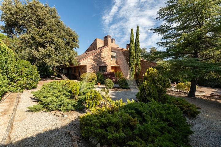 Elegante y luminoso chalet en Urbanización Molino de la Hoz, Las Rozas de Madrid photo 0
