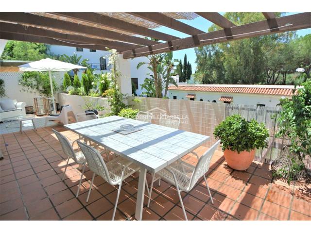 Apartamento en venta en la Milla de Oro Marbella photo 0