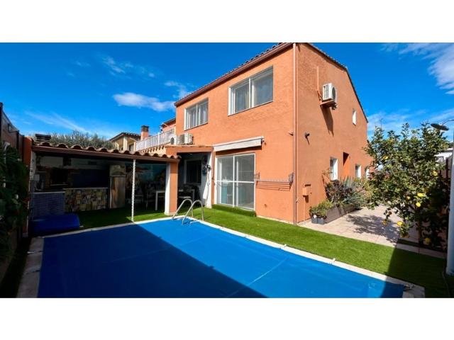 Casa En venta en Sant Pere Pescador photo 0