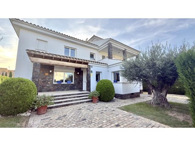 Casa En venta en Castelló D'Empúries photo 0