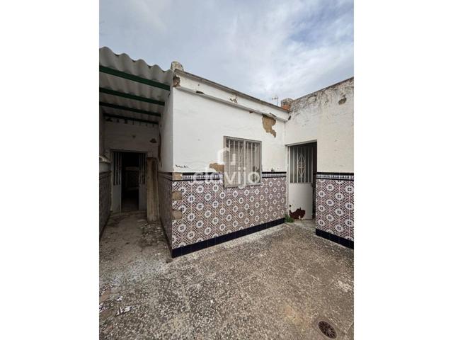 CASA EN UNA SOLA PLANTA PARA DERRIBO EN CALLE CANTAREROS photo 0