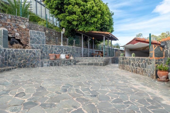 Casa - Chalet en venta en Arucas de 340 m2 photo 0