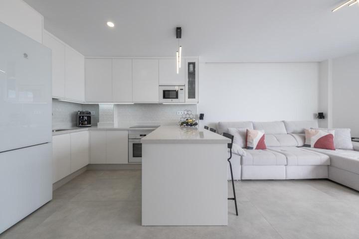 ¡ÁTICO reformado con vistas al mar! photo 0