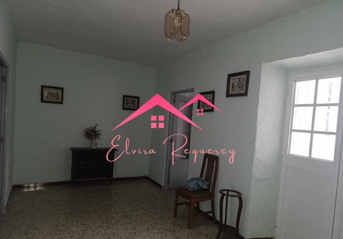 Se vende casa en semicentro de Lucena photo 0