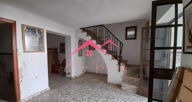 Casa con muchas posibilidades a 5 minutos del centro de Lucena photo 0