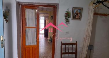 Oportunidad en Lucena: casa de 2 plantas con terraza y patio photo 0