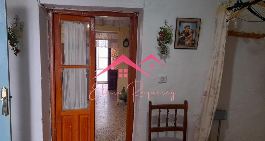 Oportunidad en Lucena: casa de 2 plantas con terraza y patio photo 0