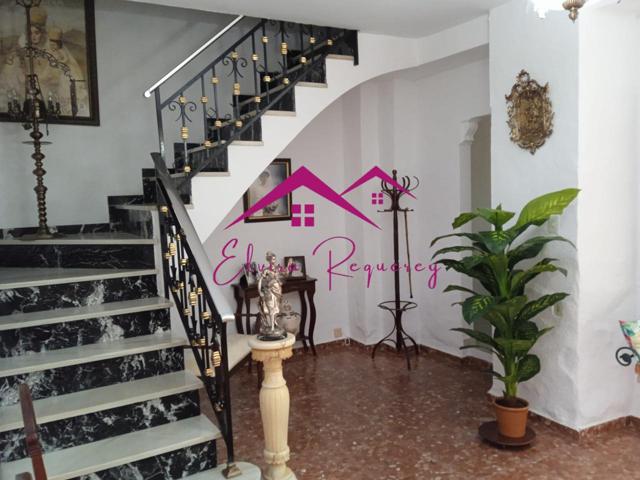 Vendo casa con solar de 800 metros en semicentro de Lucena photo 0