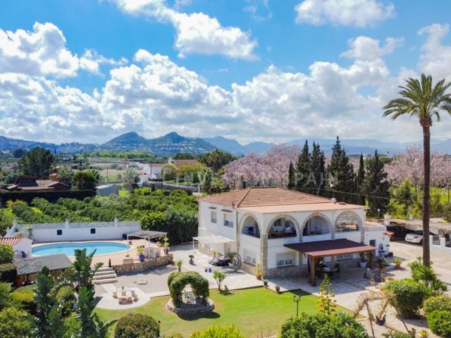 Villa En venta en Dénia photo 0