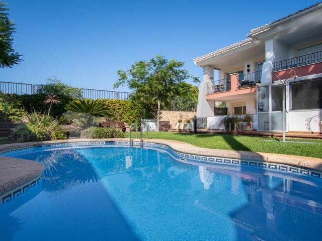 Villa En venta en Dénia photo 0
