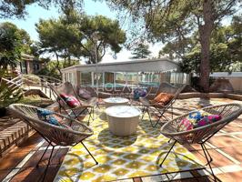 Gran vivienda familiar en una planta con piscina y jardín en La Cañada photo 0