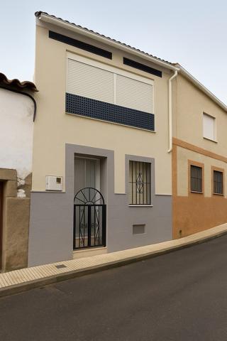 Unifamiliar Pareada En venta en Valdefuentes photo 0