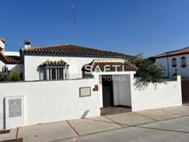 &quot;Tu hogar soñado te espera en Chiclana: un chalet urbano lleno de confort y estilo, listo para que lo hagas tuyo.&quot; photo 0
