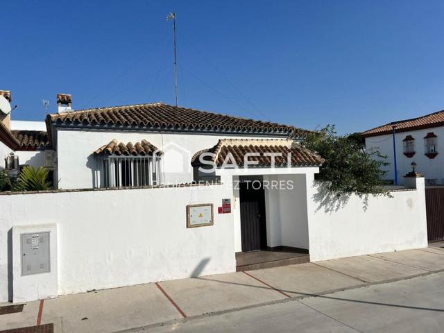 &quot;Tu hogar soñado te espera en Chiclana: un chalet urbano lleno de confort y estilo, listo para que lo hagas tuyo.&quot; photo 0