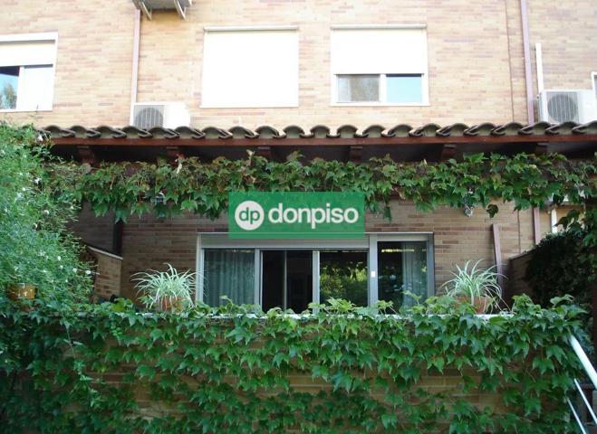 Unifamiliar Pareada En venta en Cáceres photo 0