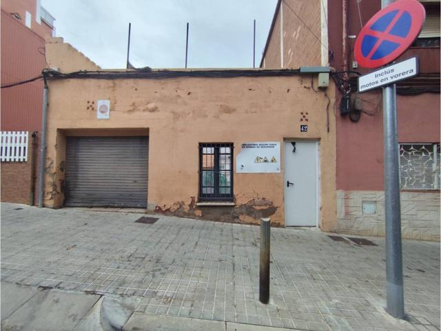 Fantástico solar para hacer 4 viviendas plurifamiliares o 1 magnífica casa junto parque Turo del Caritg photo 0