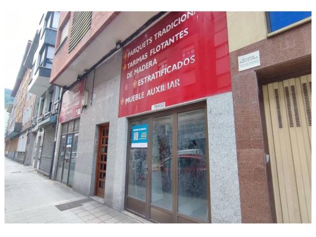 Estupendo local con 2 escaparates en la mejor zona de Mieres photo 0