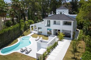 VILLA BIANCA, VILLA CONTEMPORÁNEA EN LAS BRISAS photo 0