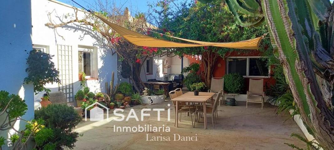 En venta Chalet único con dos zonas habitables photo 0