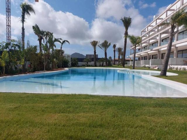Fantástico complejo residencial privado con apartamentos, amplias terrazas, piscinas comunitarias y a tan sólo 300 m de photo 0