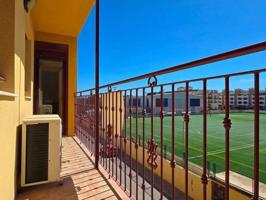 Apartamento en esquina, impecable y muy luminoso, con terraza y vistas abiertas photo 0