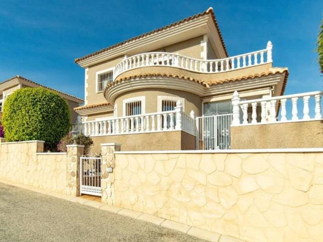 Villa En venta en Avenida De Torrevieja, 179 A, Torrevieja photo 0
