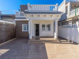 Villa adosada con dos apartamentos independientes, completamente reformado, con parking y amplia terraza photo 0