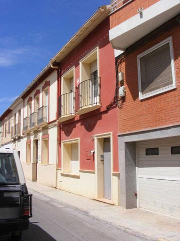 🏡 Amplia casa adosada en el centro de Pinoso, Alicante – 264 m² de comodidad y potencial photo 0