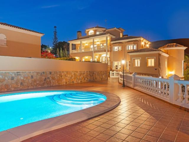 Villa En venta en El Campello photo 0