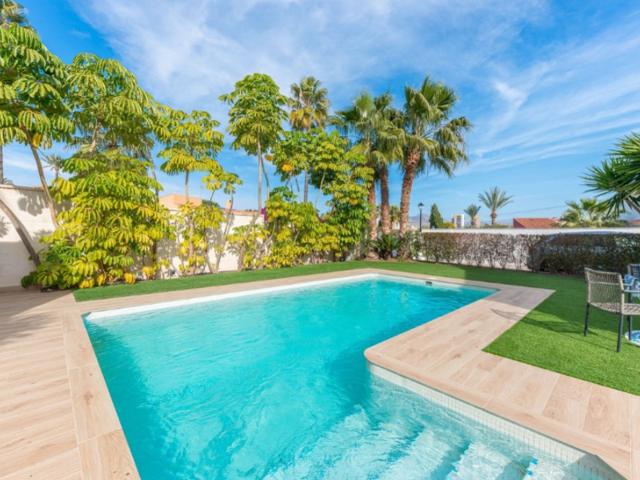 Villa En venta en El Campello photo 0