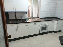 Venta de casa adosada en Chozas de Abajo photo 0
