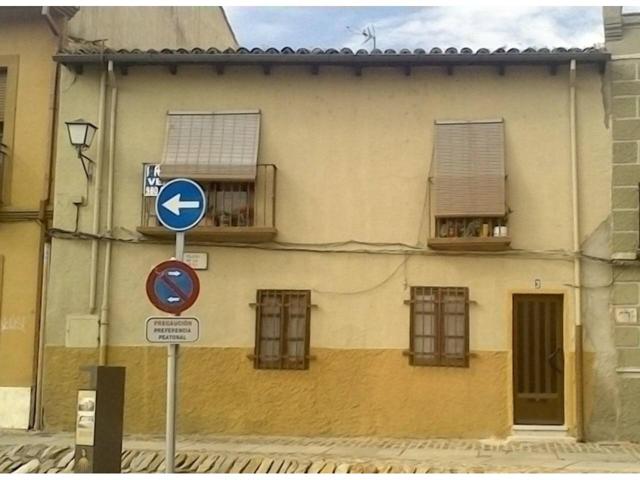 Espaciosa casa de 2 plantas en la codiciada Zona Centro, justo al lado de la Plaza Mayor. photo 0