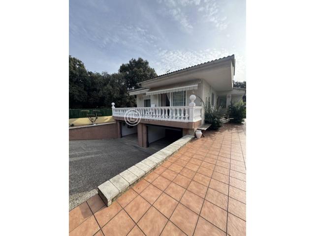 Casa unifamiliar con piscina, garaje y espacios exteriores para disfrutar todo el año – Mas Pau (Avinyonet de Puigventós photo 0