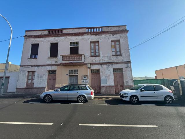 CASA CON TERRENO photo 0