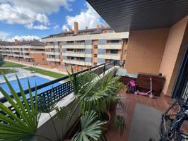 AMPLIO PISO EN VALDELUZ – CON TERRAZA, PISCINA, PÁDEL Y TODO LO QUE NECESITAS photo 0