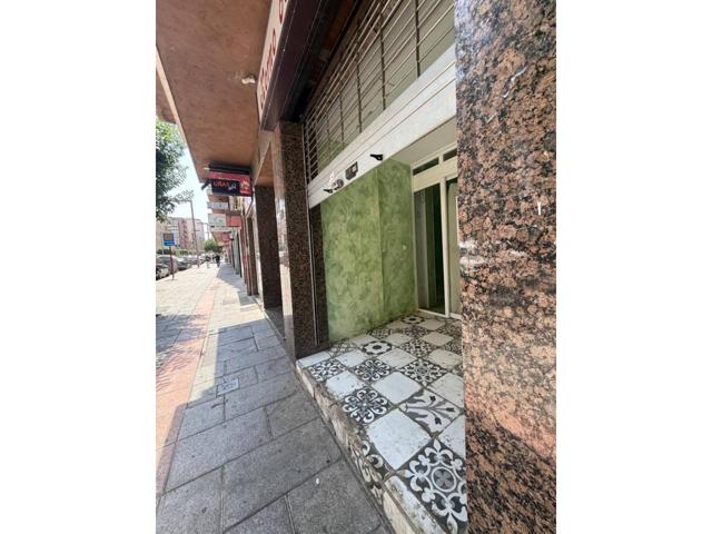 Alquiler Amplio local en Calle Virgen del Amparo photo 0