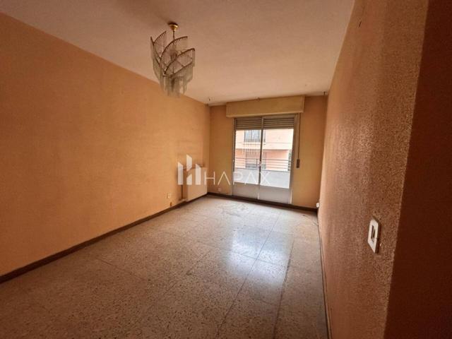 Venta de piso en Salamanca Capital para reformar con plaza de garaje opcional photo 0