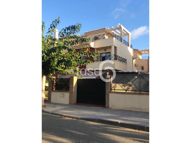 Chalet pareado en venta en Pilar de la Horadada photo 0