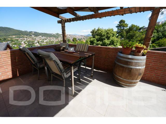 SANT VICENÇ DELS HORTS – SANT ANTONI Casa reformada a 4 vientos en parcela de 1800 m2 con garaje y piscina photo 0