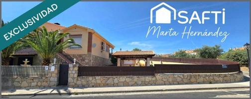 CHALET PAREADO EN ESQUINA CON PISCINA Y AMPLIA PARCELA photo 0