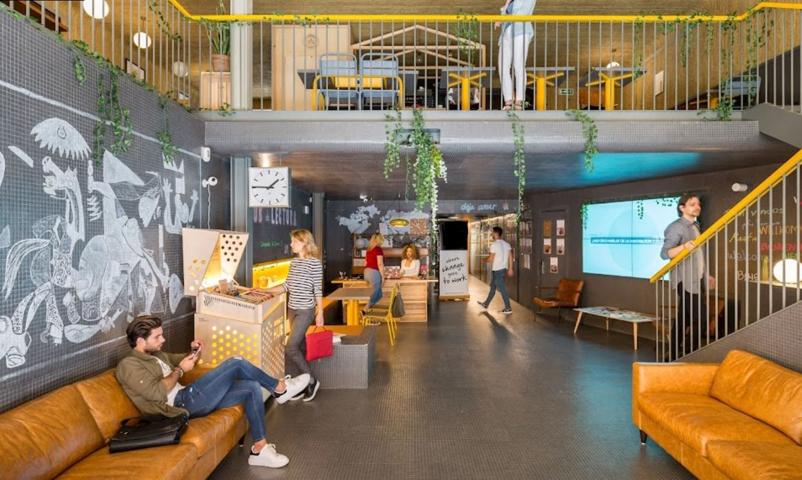 Oficina en alquiler en Calle de Piamonte photo 0