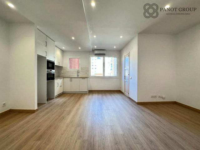 Piso en venta en Barcelona de 69 m2 photo 0