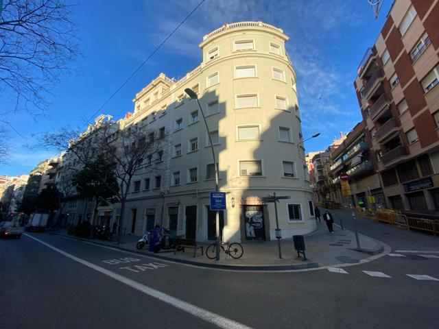 Piso en venta en Barcelona de 56 m2 photo 0
