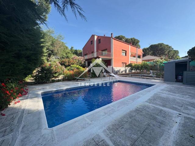 Chalet con piscina y jardín en Urb. El Pinar de Almorox photo 0