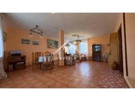 Casa grande de pueblo con garaje anexo photo 0