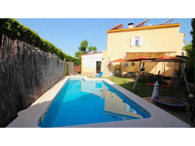 Chalet en venta en Sanlúcar la Mayor photo 0