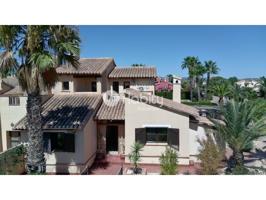 Exclusiva – Villa Adosada de Esquina de 4 Dormitorios Lista para Entrar a Vivir photo 0